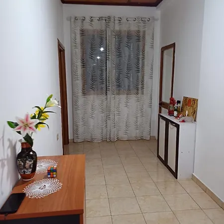 Karaj Apartmán *